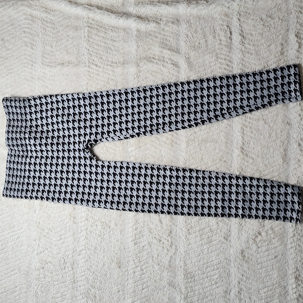 Britt's Knit's Houndstooth Leggings E U C - Picture 6 of 7
